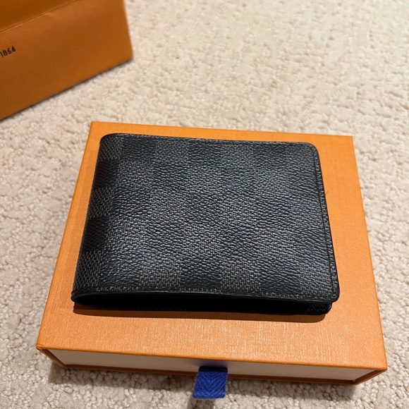 Louis Vuitton Wallet - Picture 1 of 6